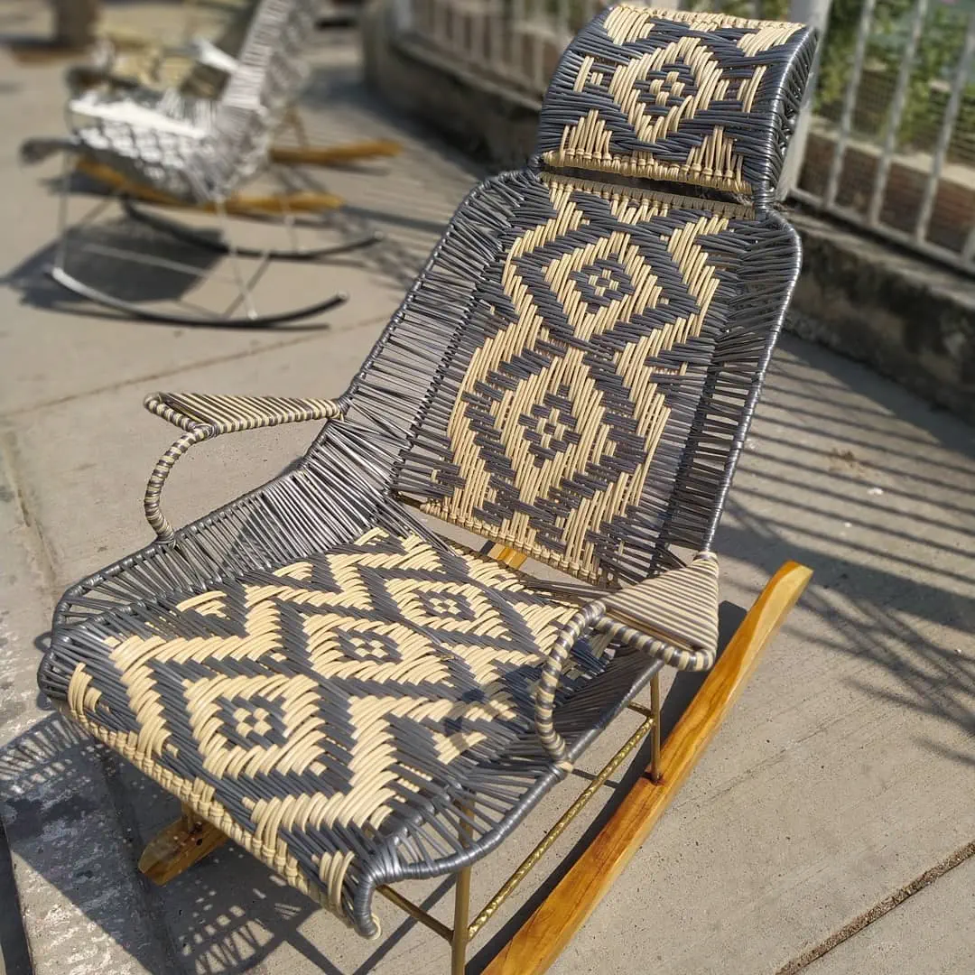 Imagen de silla mecedora número 23 del álbum